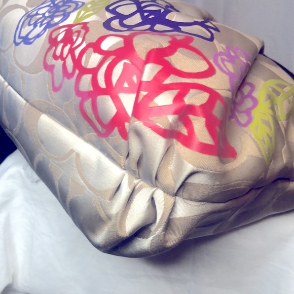 COACH Signature Daisy Appliqué Multicolor printed flower motif canvas tote. - Picture 15 of 15